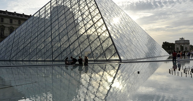 Louvre Müzesi yeniden ziyarete açıldı