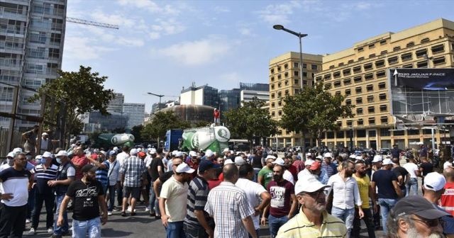 Lübnan&#039;da &#039;işsizlik ve elektrik kesintileri&#039; protesto edildi