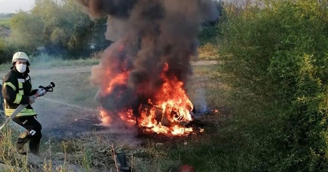 Manisa’da feci kaza: traktör ikiye bölündü, otomobil alev alev yandı