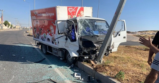 Mardin'de traktörle kamyonet çarpıştı: 3 yaralı