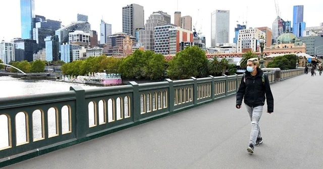 Melbourne’de bir aylık Kovid-19 yasakları başladı