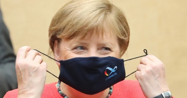 Merkel, eleştiriler üzerine ilk kez maskeli görüntülendi