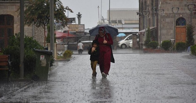 Meteorolojiden sağanak ve kuvvetli rüzgar uyarısı