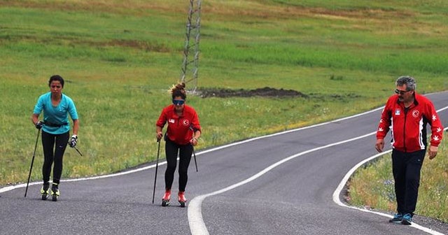 Milli kayaklı koşucular, olimpiyat kotası için asfaltta ter döküyor