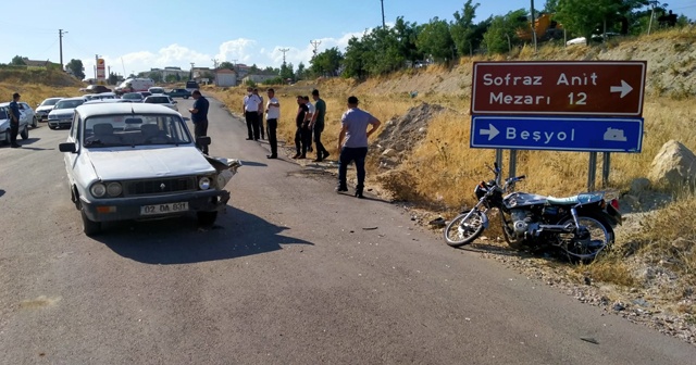 Motosiklet ile otomobil çarpıştı: 1 yaralı