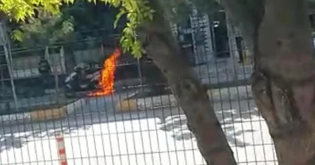 Motosiklet yolun ortasında alev alev yandı