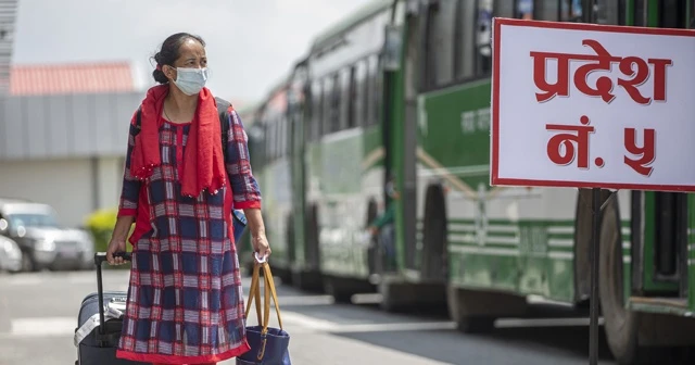 Nepal'de halka açık yerlerde maske takma zorunluluğu getirildi