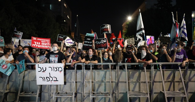 Netanyahu&#039;nun evinin önünde eylem