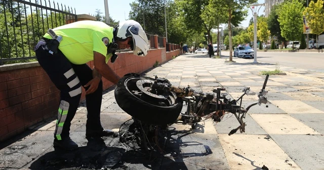 Ödünç aldığı motosikleti sinirlenince yaktı