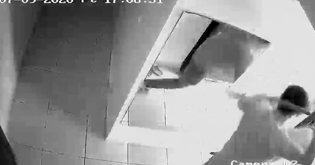 Öfkeli adam, evine girdiği kadını öldüresiye dövdü