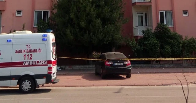 Önce bebeğini, daha sonra da kendini aşağıya bıraktı