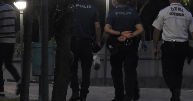 Parkta gömülü bulunan et parçası polisi harekete geçirdi