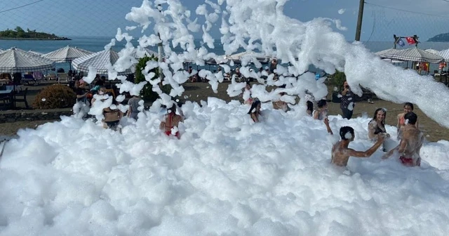 Plajda köpüklü partiye para cezası