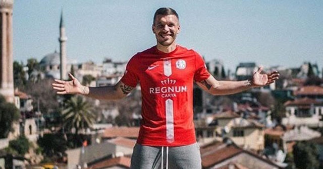 Podolski&#039;den &#039;Antalyaspor’da mutluyum&#039; paylaşımı