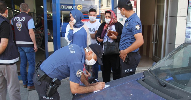 Polisi görünce taktıkları maske cezadan kurtaramadı