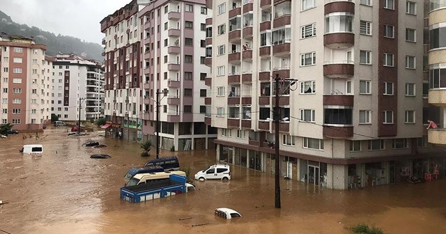 Rize&#039;de şiddetli yağış hasara yol açtı