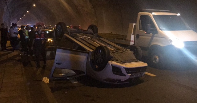 Rize&#039;de zincirleme trafik kazası: 1&#039;i polis 6 yaralı