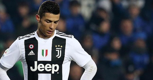 Ronaldo dünya futboluna damga vurmaya devam ediyor