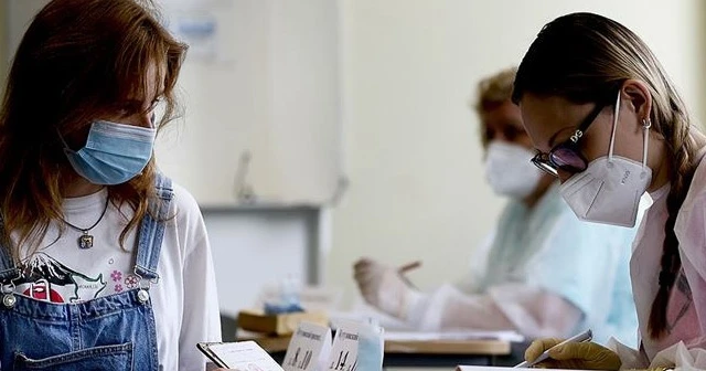 Rusya'da Kovid-19 vaka sayısı 727 bini geçti