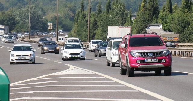 Sakarya TEM Otoyolu’nda bayram trafiği