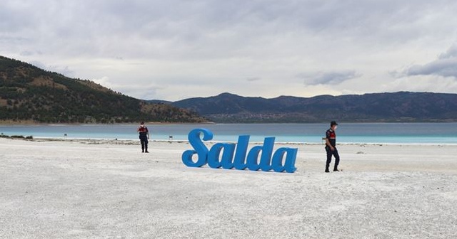 Salda Gölü&#039;nde sigara içilmesi yasaklandı