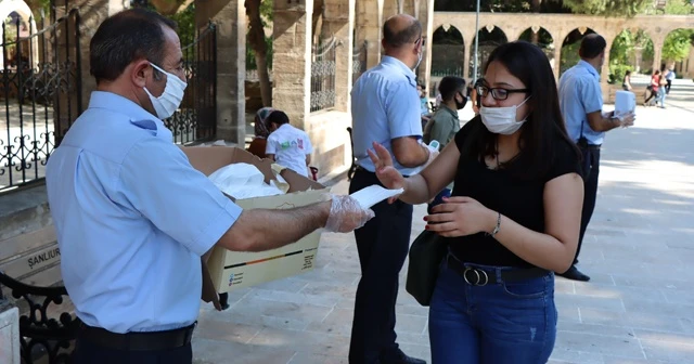 Şanlıurfa’da maske dağıtımı sürüyor