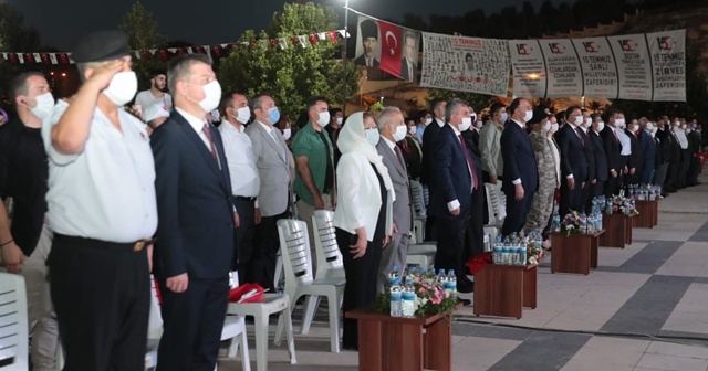 Şanlıurfa&#039;da vatandaşlar meydanlara akın etti