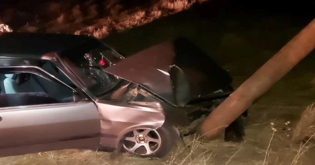 Siirt&#039;te kontrolden çıkan araç elektrik direğine çarptı: 6 yaralı