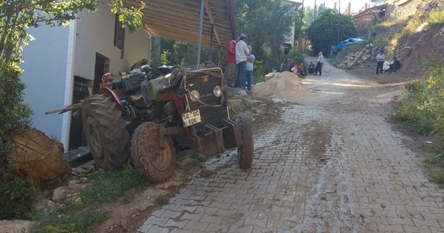 Sivas&#039;ta traktörün altında kalan çocuk öldü, 3 kişi yaralandı