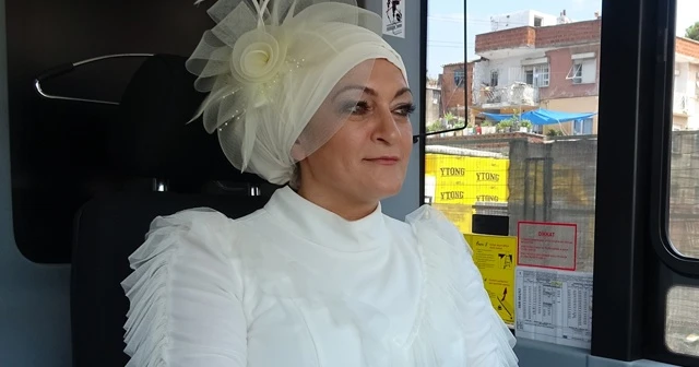 Şoför çiftin gelin arabaları, kullandıkları belediye otobüsü oldu