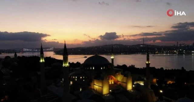 Tarihi kararın ardından Ayasofya’da gün doğumu