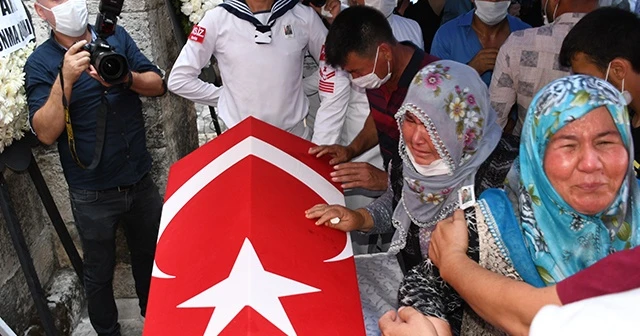 Tarsus şehidini uğurladı