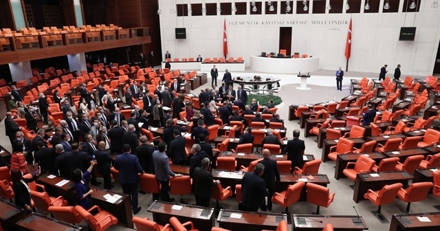 TBMM Genel Kurulu&#039;nda AK Parti ile HDP milletvekilleri arasında tartışma