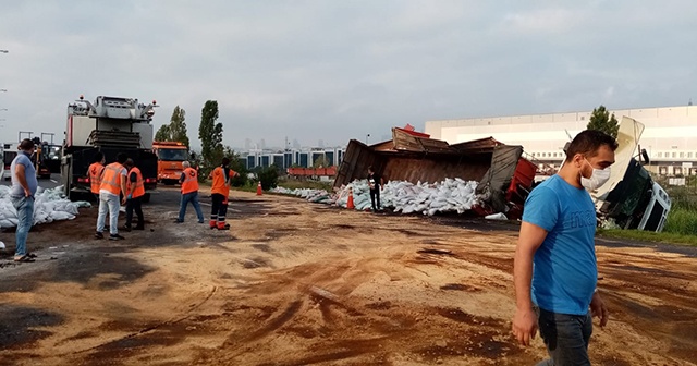 TEM Hadımköy&#039;de tır ile otomobil çarpıştı: 3 yaralı