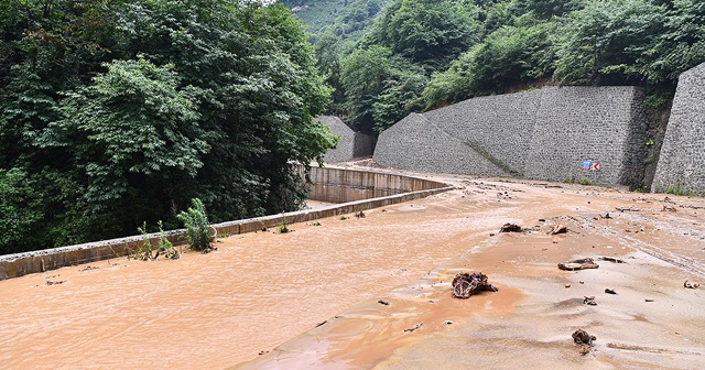 Trabzon&#039;da şiddetli yağış heyelan ve taşkınlara yol açtı