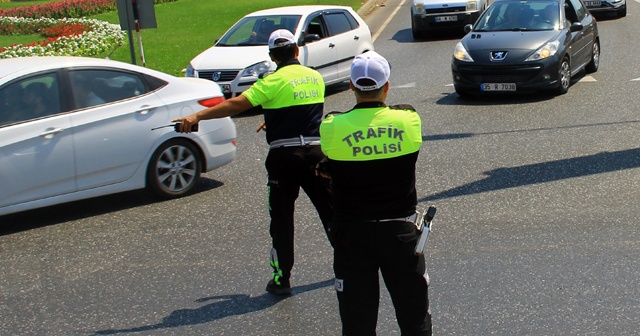 Trafik uygulamasında polise rüşvet teklifi