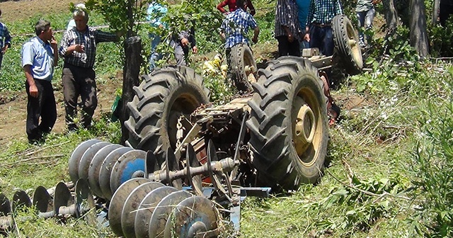 Traktörün altında hayatını kaybeden muhtar köylüleri yasa boğdu