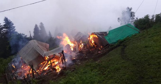 Tüp patlaması sonucu köy evi kullanılamaz hale geldi