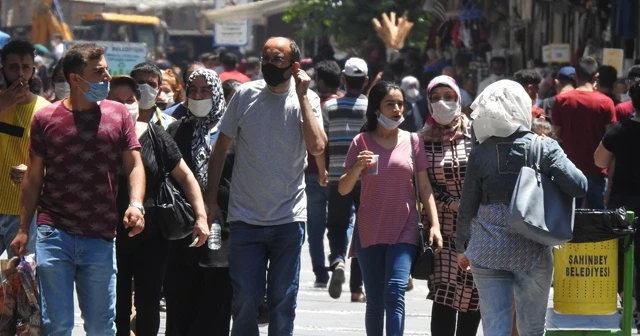 Vaka sayısının arttığı Gaziantep’te sokaklar tıklım tıklım