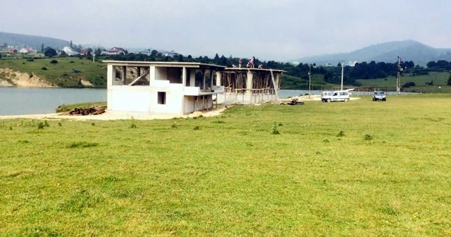 Yaylada tepkiye neden olan beton yapılara Valilikten mühür