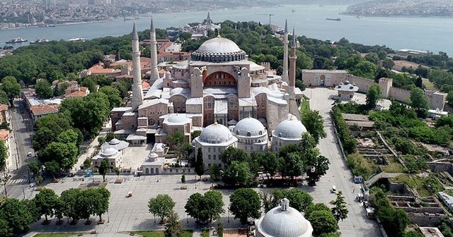 Yunan papazdan Ayasofya ve Cumhurbaşkanı Erdoğan övgüsü