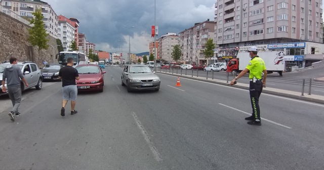 13 sürücüye kırmızı ışık ihlalinden cezai işlem uygulandı