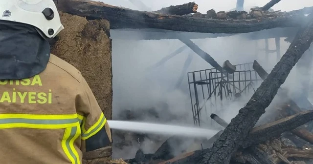 150 yıllık tarihi ev küle döndü