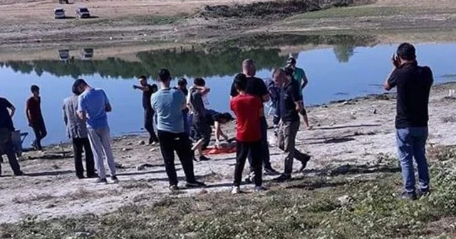 23 yaşındaki genç arkadaşlarının gözü önünde gölette boğularak öldü