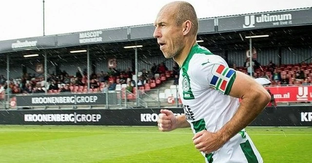 36 yaşındaki Robben sahalara döndü