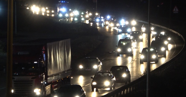 43 ilin geçiş noktasında trafik yoğunluğu: Geri dönüş için yollara akın ettiler