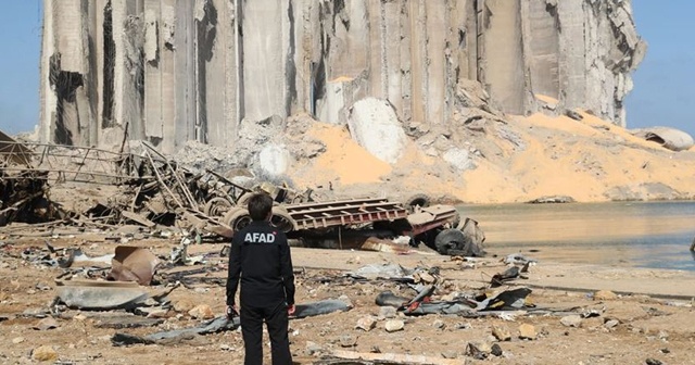 AFAD Beyrut Limanı&#039;nda arama kurtarma çalışmalarına başladı