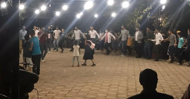 Afşin'de maskesiz ve sosyal mesafesiz düğün