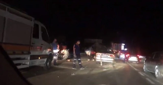 Afyonkarahisar&#039;da zincirleme kaza: 1 ölü, 3 yaralı