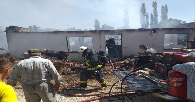 Antalya&#039;da korkutan ev yangını